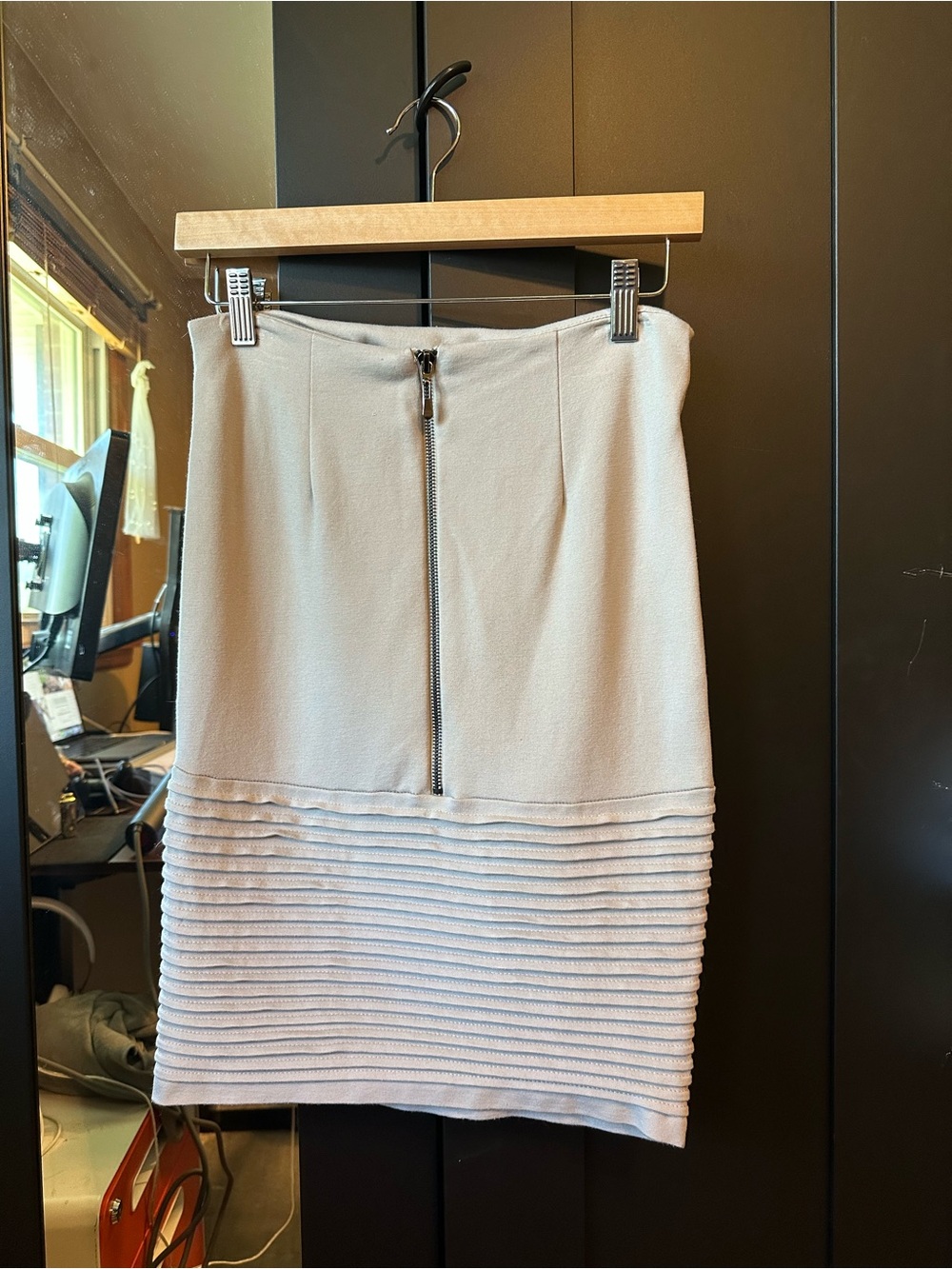Premise Studio XS Taupe Ribbed Hem Pencil Skirt Rayon Blend Zip Back - Picture 2 of 6